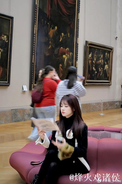 小钰在巴黎旅行中与四位冠军合影留念 小钰在巴黎旅行中与四位冠军合影留念