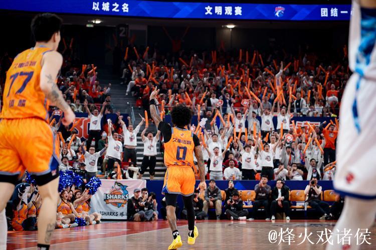三十周年生日夜，上海久事大鲨鱼大胜卫冕冠军！